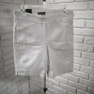 NWT Hilary Radley Ladies Size 8 White with Grey Stripes Pull On Style Shorts